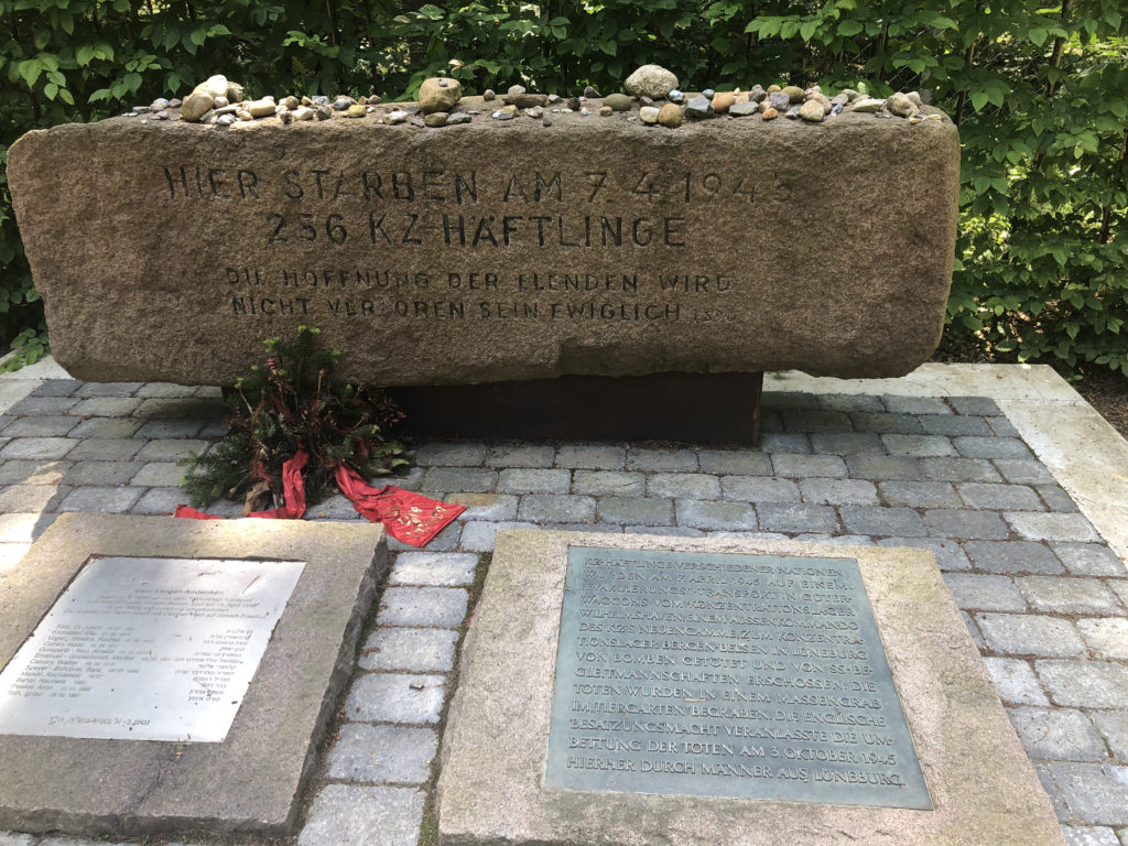 Gedenkstein für die Opfer des KZ Bergen-Belsen